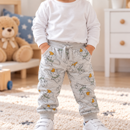 petit garçon en jogging éléphants